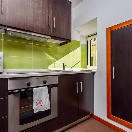 Pateo Santo Estevao-self Catering * ליסבון